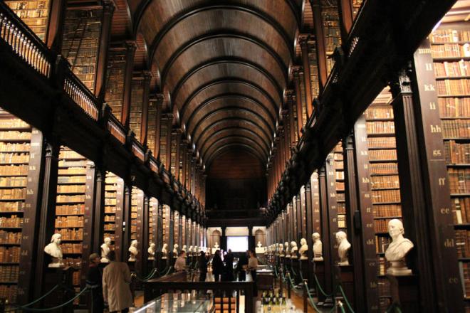 the-long-library-in-trinity-college-dublin2
